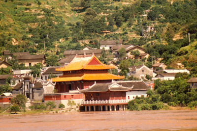 Huangling-Tempel am Ufer des Yangtse