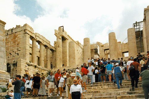 Wenige Touristen auf der Akropolis