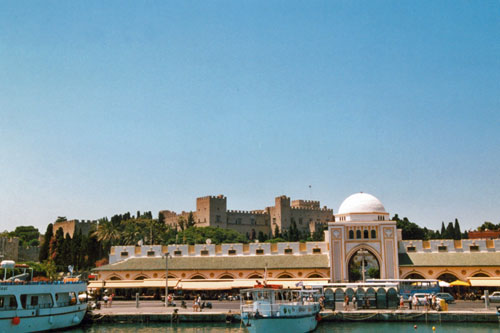Nea Agora mit Burg in Rhodos Stadt