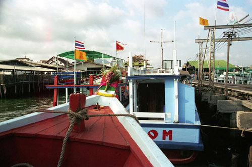 am Bootsanleger in Ban Pae