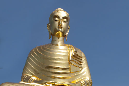 Der Buddha auf dem Tempelberg von Ban Krut
