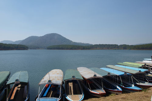 Bootsfahrt ber den Ho Tuyen Lam See
