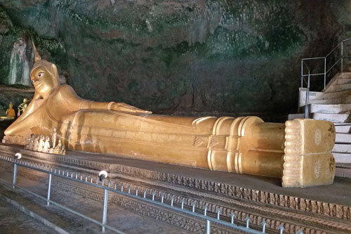 Monkey Cave am Wat Suwan Khuha