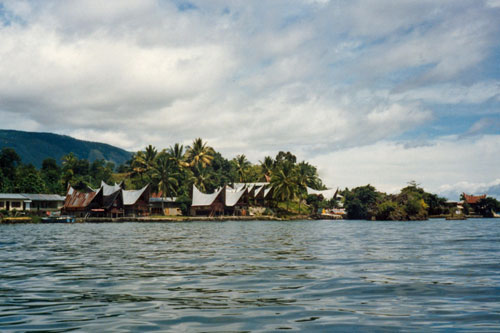 Batak Huser am Toba See