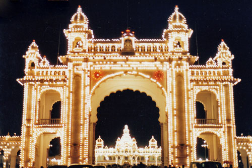 der erleuchtete Palast in Mysore