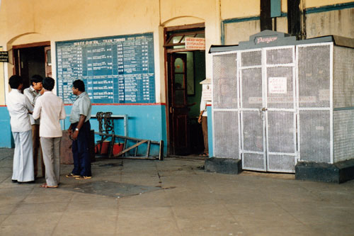 Auf dem Bahnhof in Mysore