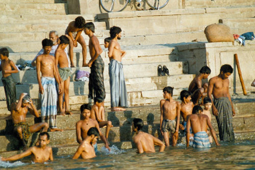 Der frhe Morgen am Ganges in Varanasi