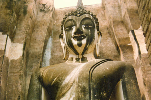 Buddha Statue im Wat Sri Chum in Sukhothai