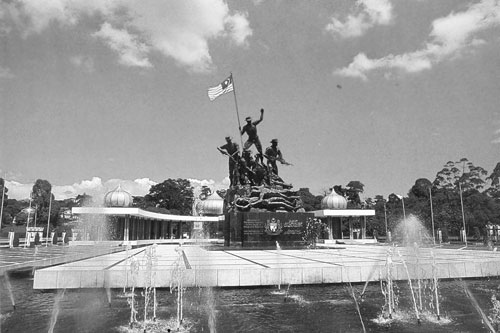 Nationaldenkmal ( Tugu Peringat Negara)