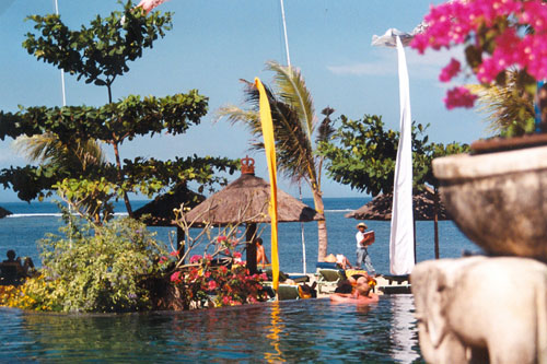 der Hotelpool in Sanur