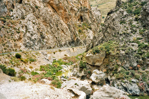 die Strasse zum Kloster Preveli