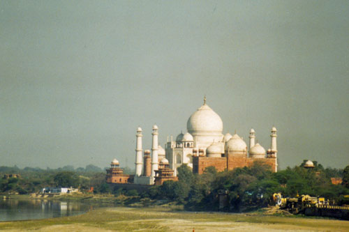 Blick vom Roten Fort in Agra auf das Taj Mahal
