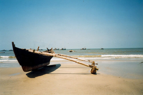 Fischerboot am Strand in Colva