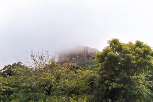 Sigiriya Felsen im Morgendunst