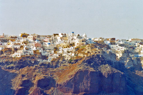 Anfahrt mit dem Schiff in Santorin