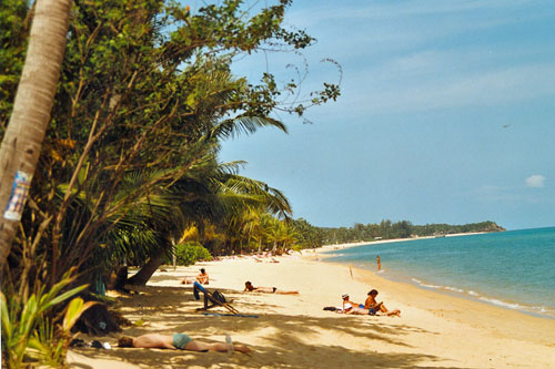 Strand in Maenam