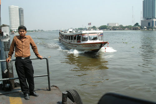 Expressboot Haltestelle Krung Thon Bridge