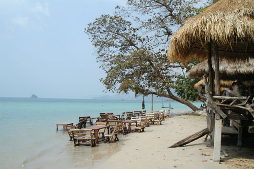 Landunter am Strand von Kai Bae