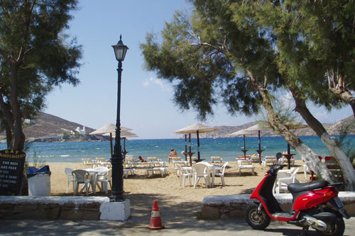 am Strand von Gialos