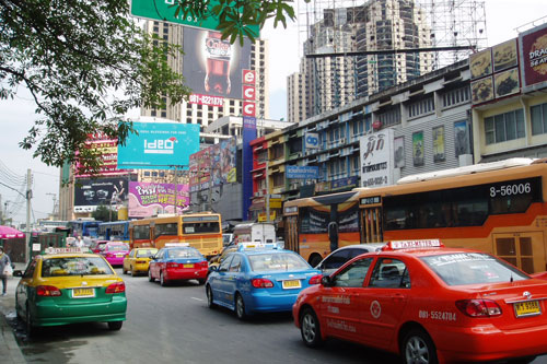 Thanon Ratchdamri in Pathumwan in Bangkok