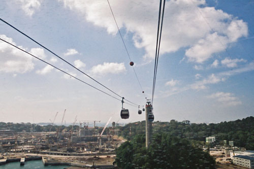 Blick auf Sentosa von der Seilbahn