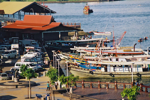 Bootsanlegestelle in Kota Kinabalu