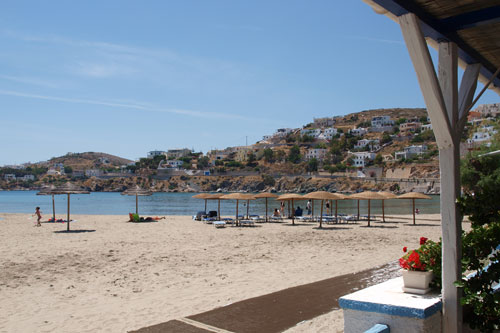 am Strand von Vari