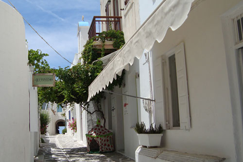 malerische Gasse in Parikia