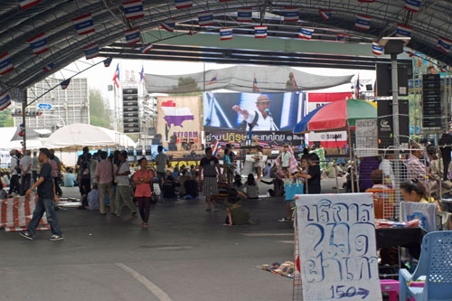 besetzte Kreuzung in Bangkok