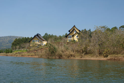 Bootsfahrt über den Ho Tuyen Lam See