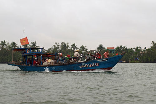 Eine Fhre bei Hoi An