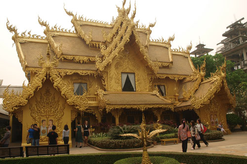 Toilettenhuschen im Wat Rong Khun