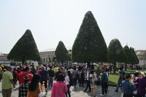 Getmmel am Eingang Wat Phra Kaeo