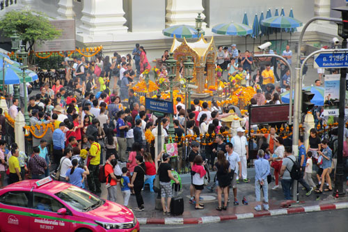 Erawan Schrein Thanon Phloen-Chit / Ecke Thanon Ratchadamri