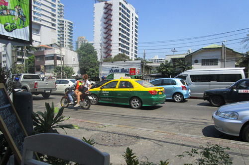 Ausblick vom Newton Caf auf die Thanon Asoke Montri