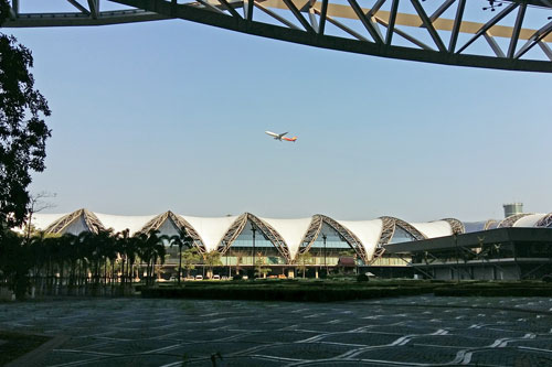 auf dem Flughafen Bangkok Suvarnabhumi 