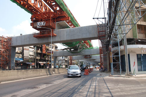 Hochbahnbaustelle in der Thanon Charansanitwong