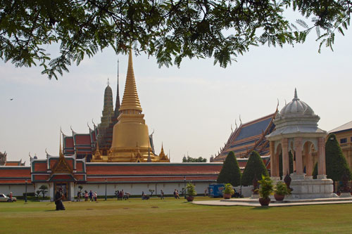 Blick auf den Goldenen Chedi - Wat Phra Kaeo