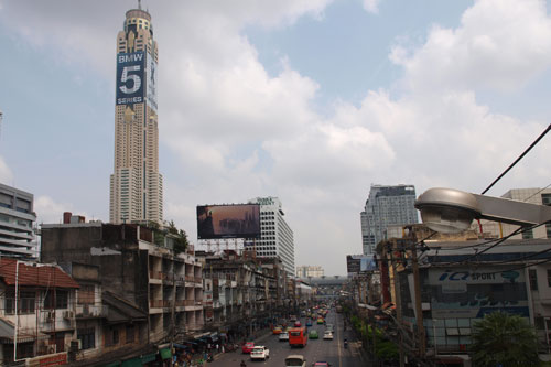 Thanon Ratchaprarop mit Baiyoke Tower 2