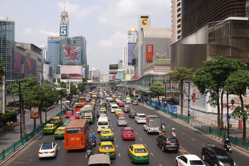 Thanon Ratchaprarop mit Baiyoke Tower 2