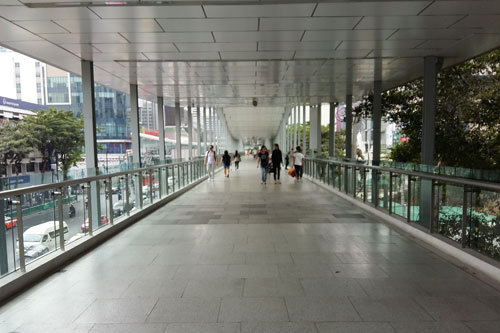 neuer Skywalk an der Thanon Ratchadamri