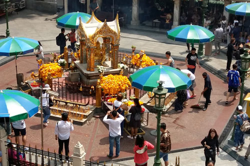 Erawan Schrein Thanon Phloen-Chit / Ecke Thanon Ratchadamri