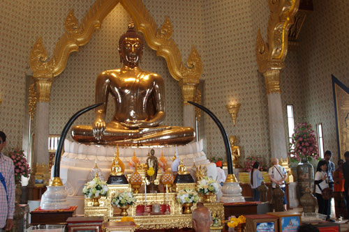 goldener Buddha im Wat Trimit