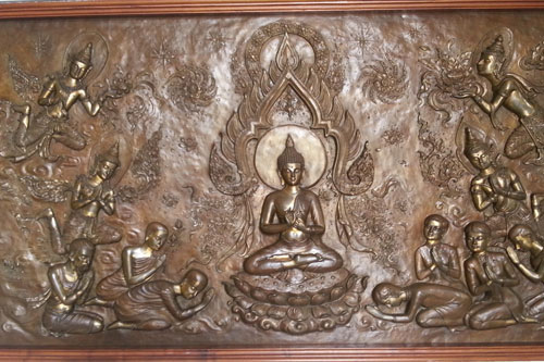 Relief am Marmor-Buddha im Wat Pa Phu Kon
