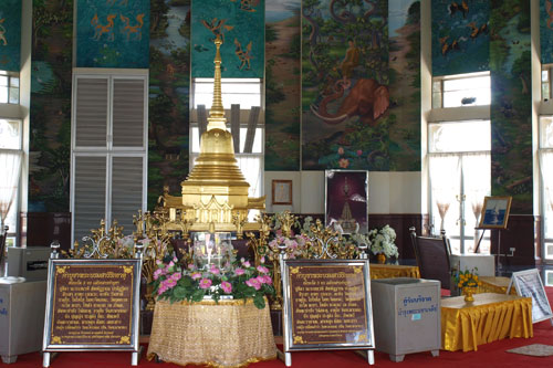 im Tempel Wat Pha Ban Kho