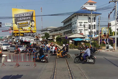 Zugfahrt durch Maeklong