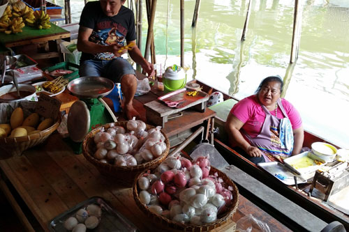 der floating market (Talad Nam) am Wat Takien