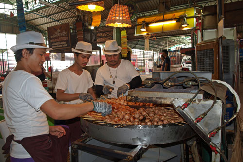 der floating market (Talad Nam) am Wat Takien