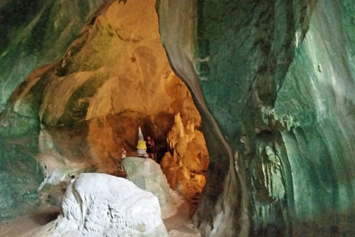 Monkey Cave am Wat Suwan Khuha