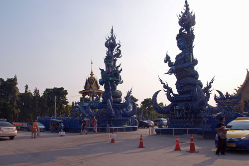 Wat Rong Seur Ten (Blue Temple)